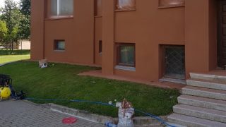 Raudono fasado dažymas